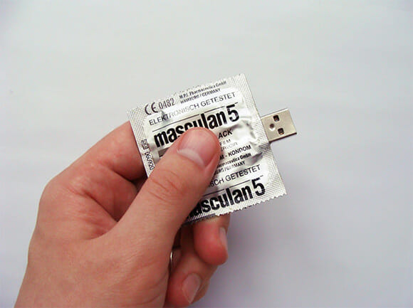 condom-usb-flash-drive_1.jpg