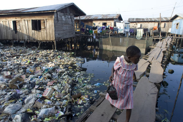 12-cidades-mais-sombrias-do-planeta-terra_makoko-lagos-nigeria