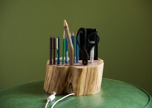 Porta canetas, Doca e Hub-USB feito de tronco de madeira.