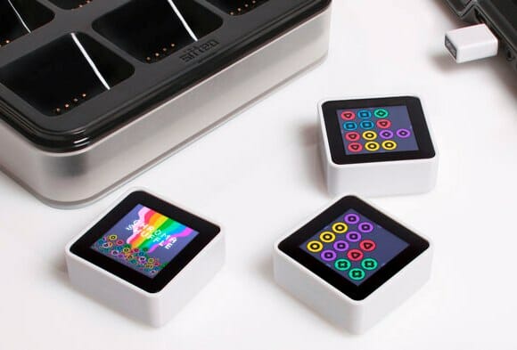 Sifteo Cubits - blocos virtuais que se comunicam entre si.