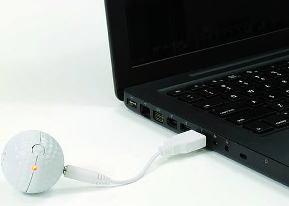 Golf Ball Speaker – Um speaker em forma de bola de Golfe.