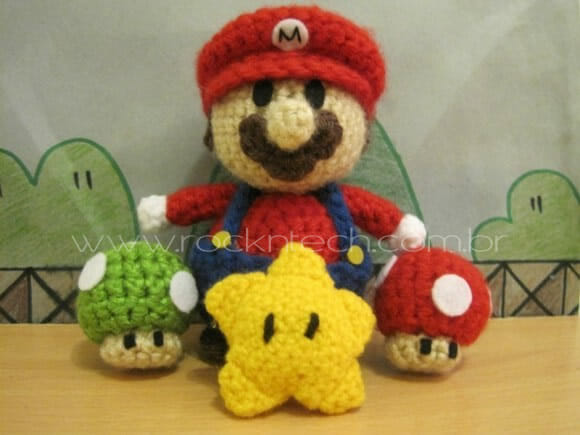 Personagens do Super Mario feitos de crochê