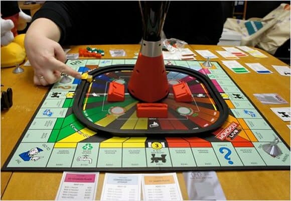Novo jogo de tabuleiro Monopoly terá sistema central de controle inteligente.