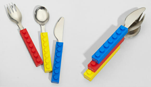 Talheres de LEGO – Impossível não brincar com a comida!