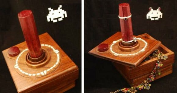 Porta-jóias em forma de controle de Atari