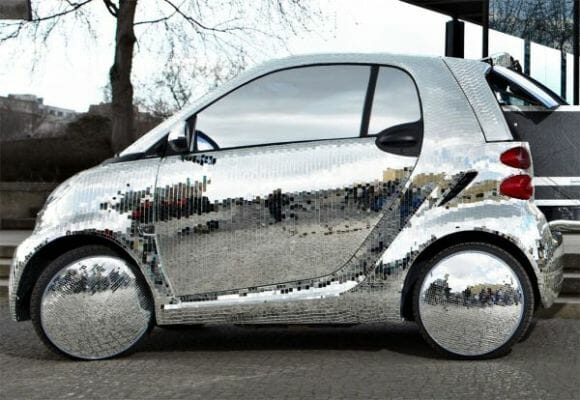 Smart Disco Ball - Um carro que imita um globo de balada!