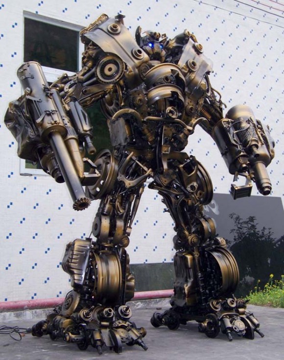 As incríveis esculturas dos Transformers criadas a partir de sucata reciclada.