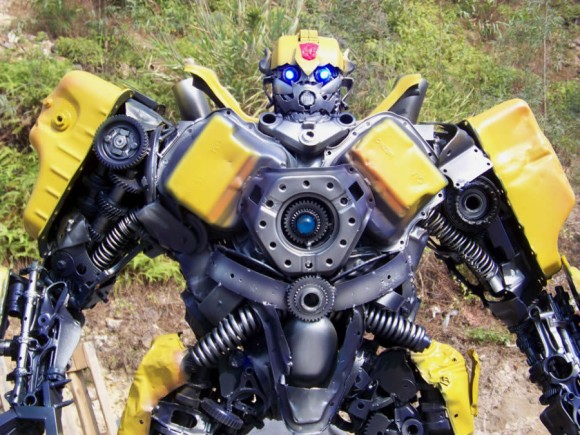 As incríveis esculturas dos Transformers criadas a partir de sucata reciclada.