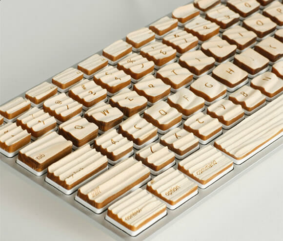 Um teclado curioso porém ecologicamente INcorreto.
