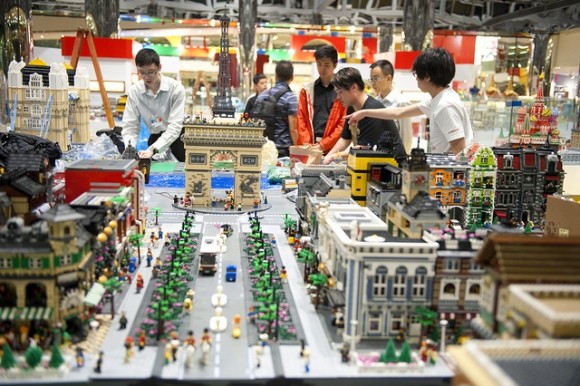 LEGO exhibition 2011 - Começa o espetáculo para os fãs da LEGO em Hong Kong.