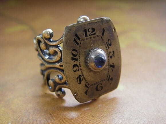 Bijuterias steampunk feitas com partes de relógios recicladas