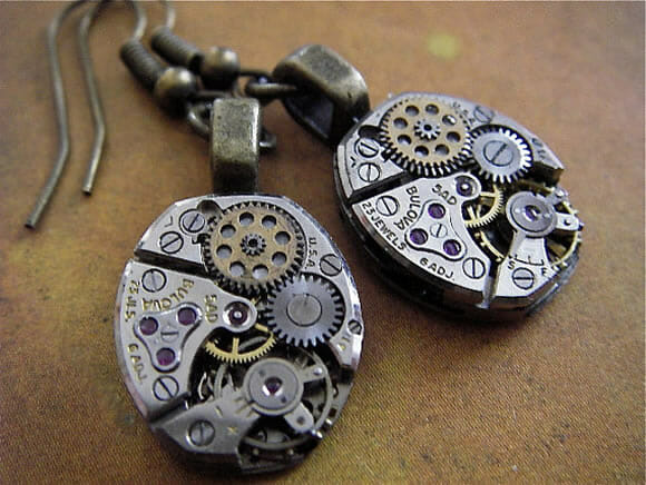 Bijuterias steampunk feitas com partes de relógios recicladas