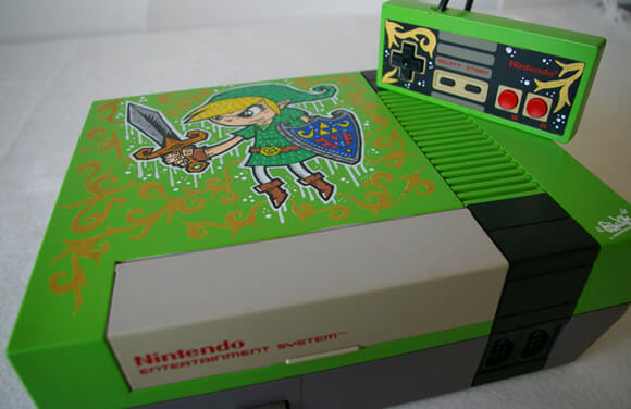 Nintendinho 8-bits customizado com desenhos do game The Legend Of Zelda.