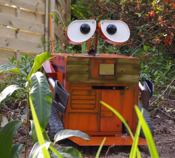 Um robô WALL-E que anda, enxerga e quase recolhe lixo. (com vídeo)