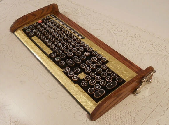 Um teclado que imita as antigas máquinas de escrever.