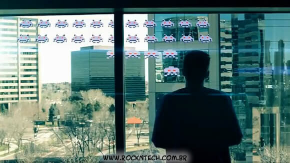 VIDEOFUN - Jogando Space Invaders na janela.