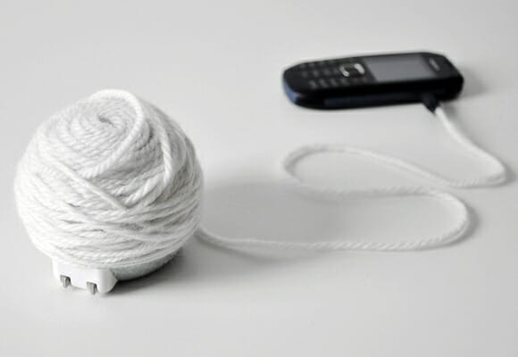 O seu próximo carregador de celular poderá ser um novelo de lã!