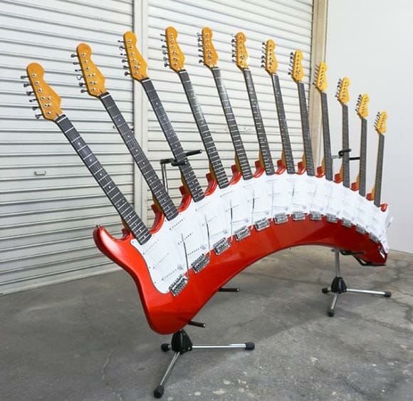 A incrível guitarra maluca de 12 braços.