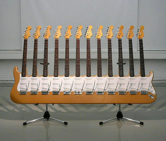 A incrível guitarra maluca de 12 braços.