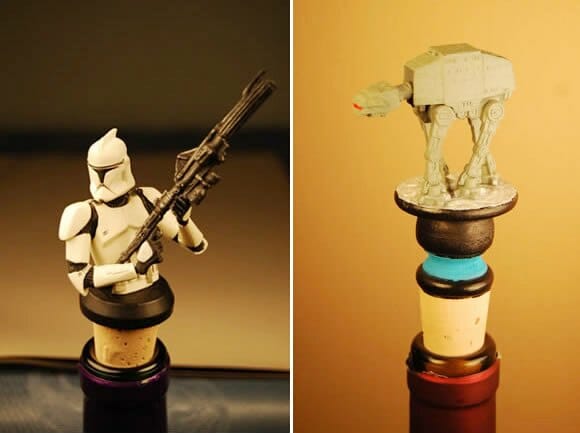 Rolhas de garrafas decoradas com personagens do filme Star Wars.