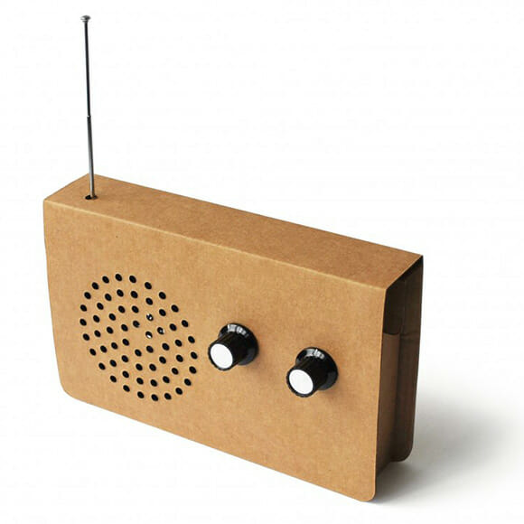 Cardboard Radio - Um rádio ecologicamente correto feito de papelão.