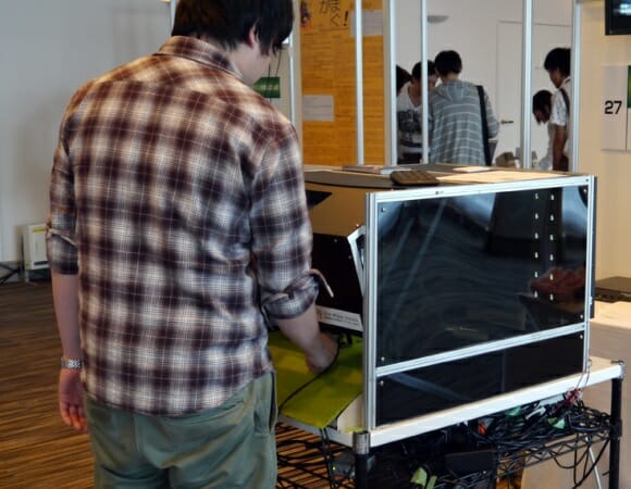 Pesquisadores japoneses inventam display 3D onde usuários podem tocar nos objetos. (vídeo)