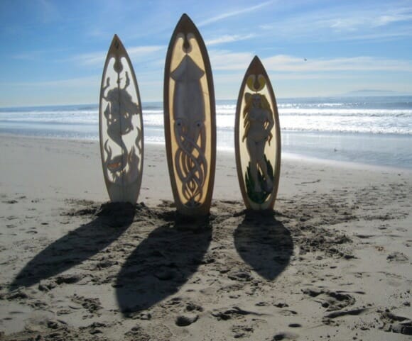 As incríveis esculturas de Joe Cardella feitas em pranchas de surf!