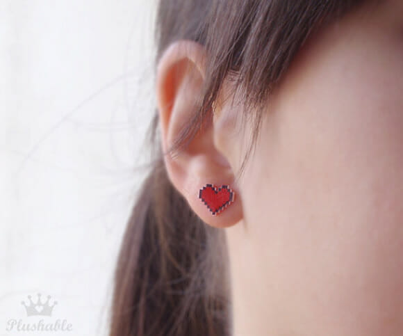 Pixel Heart Earrings: Brincos de corações pixelados