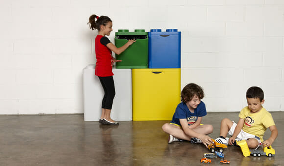 Blocos de LEGO gigante estimulam a reciclagem
