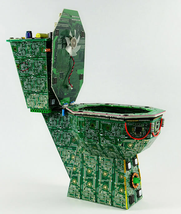 Trono Geek - Privada feita com placas de circuito eletrônico recicladas.