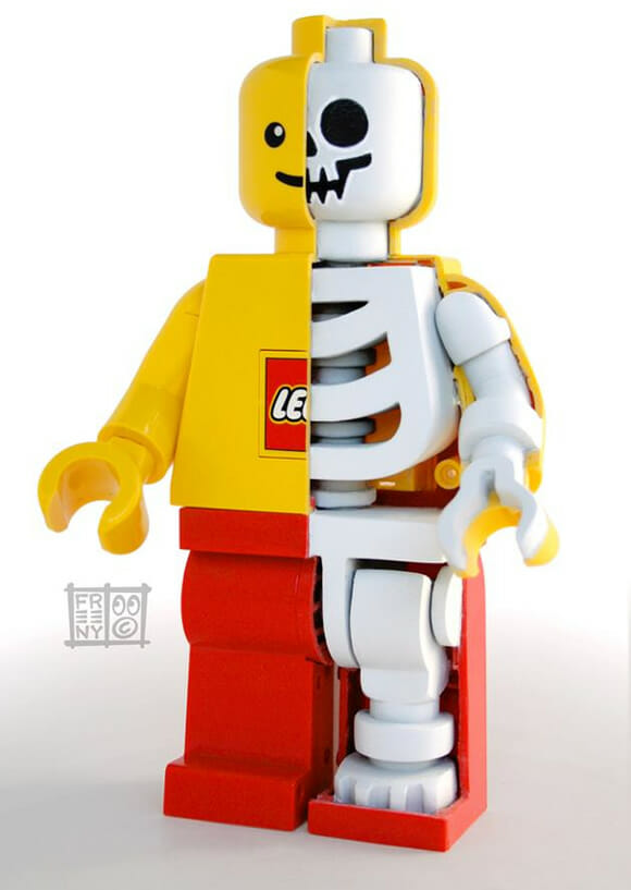 OMG! Dissecaram outro boneco de LEGO! Pobre coitado!