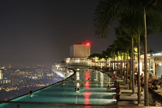 Swimming pool no 57º andar do Marina Bay Sands Casino, Singapura