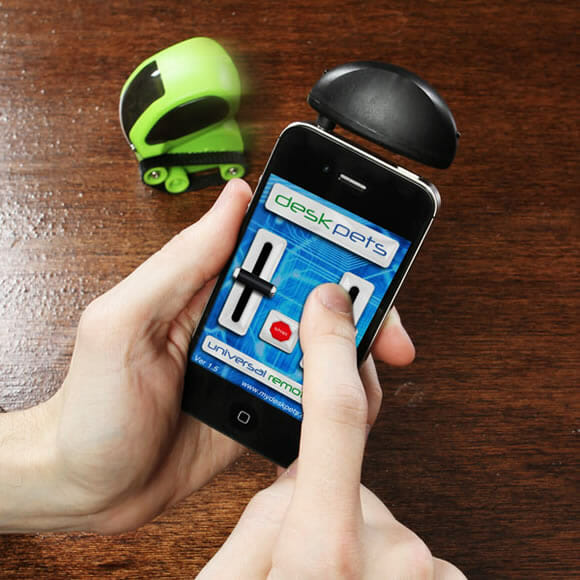 Desk Pet Tankbots de controle remoto podem ser controlados por iPhones e iPods Touch