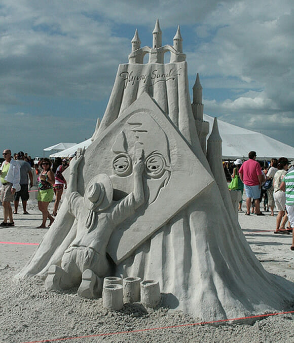Castelo de areia que nada! Esculturas figurativas feitas de areia são muito mais legais!