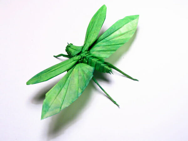 Insetos ultra realistas feitos em origami