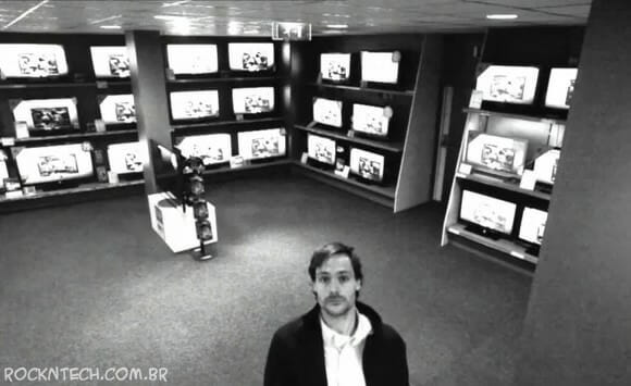 VIDEOFUN - Câmeras de segurança flagram o ladrão de TVs mais inteligente do mundo
