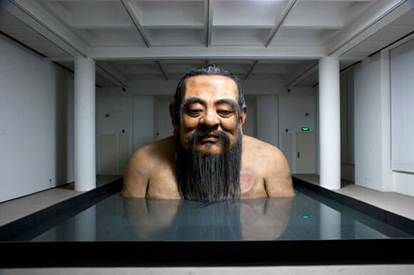 Escultura de 9 metros de altura do filósofo Confúcio é incrivelmente realista