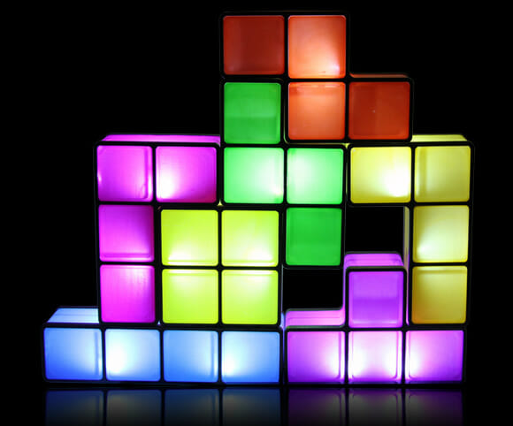 Luminária Tetris acende quando suas peças são encaixadas