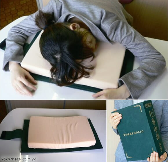 Travesseiro em forma de livro. Indicado para os que sempre dormem enquanto estudam