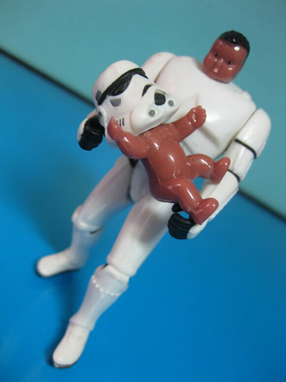Brinquedos bizarros misturam partes de bonecas antigas com action figures do Star Wars