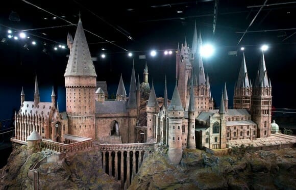 Réplica incrível da Escola de Hogwarts da série Harry Potter