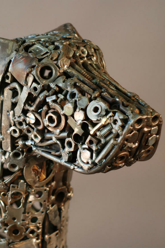 Esculturas incríveis feitas de objetos de metal reciclados