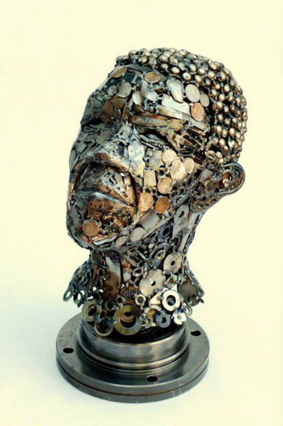 Esculturas incríveis feitas de objetos de metal reciclados
