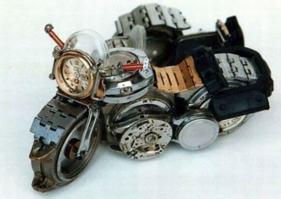 Miniaturas incríveis de veículos feitos de relógios reciclados