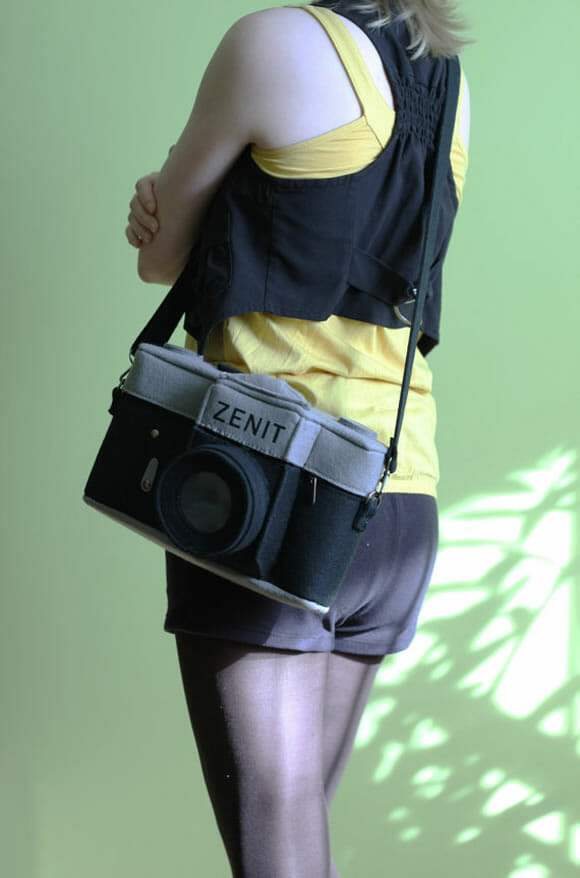 Moda geek: Bolsas TARDIS, Cubo Mágico, Câmera Fotográfica e outras