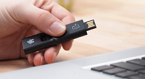 Pen Drive Bilateral: Dois conectores USB em um só. Simplesmente genial!