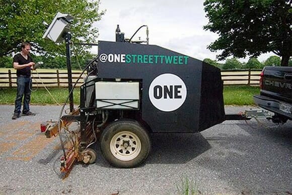 Novo serviço pelo Twitter utiliza uma máquina para imprimir seus tweets pelas ruas