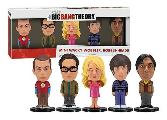 Box com 5 personagens da série The Big Bang Theory em formato Bobble Head. Bazinga!