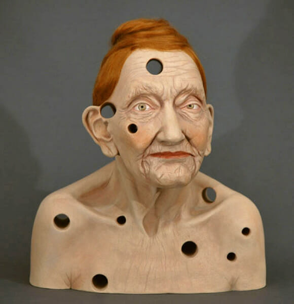 Esculturas hiper-realistas de cerâmica parecem pessoas de verdade