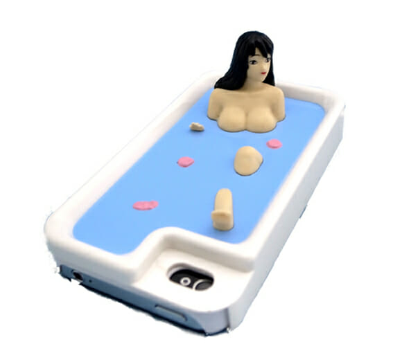 Capa para iPhone imita uma banheira e tem até uma "sexy lady" tomando banho nela